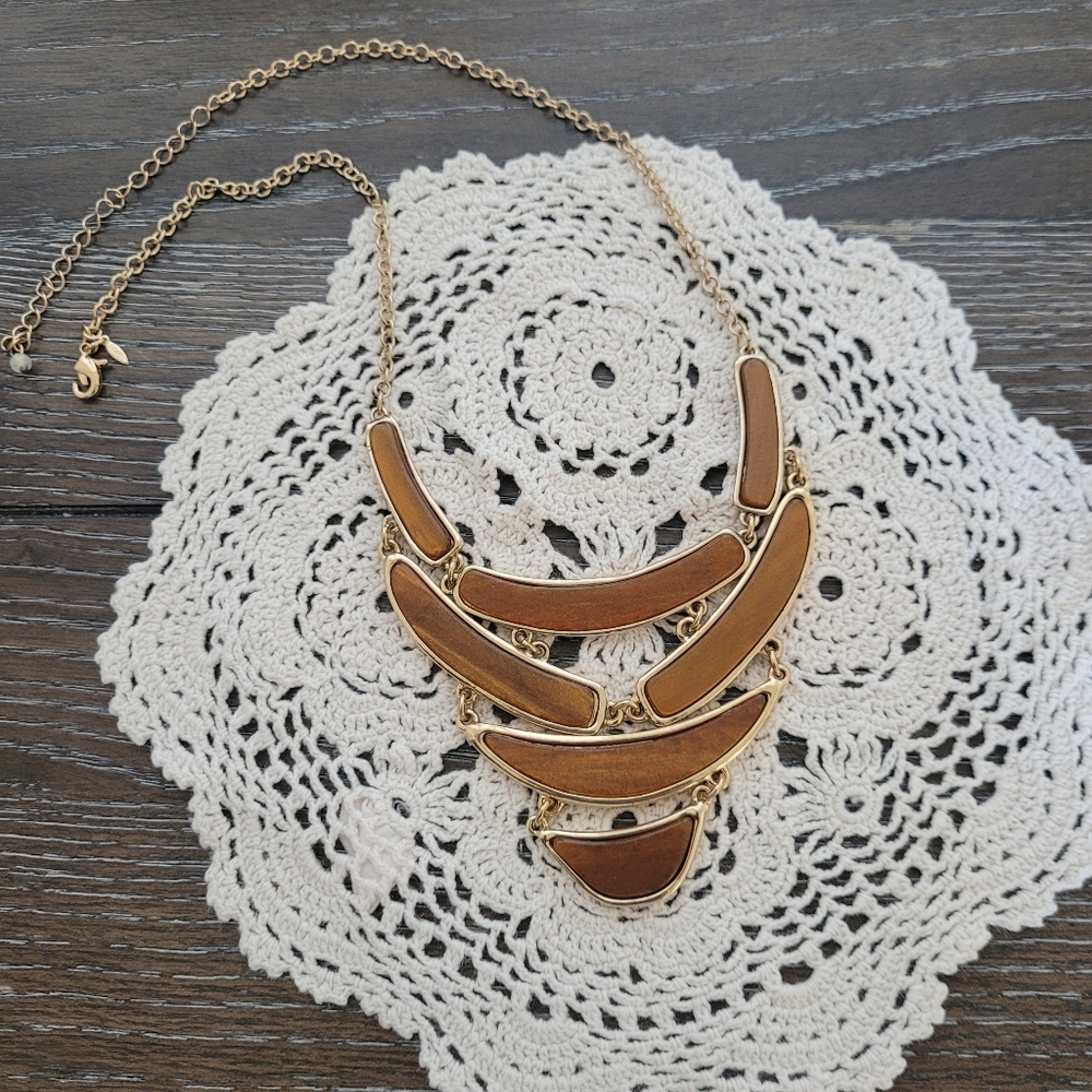 AVON enamel wood look gold tone necklace